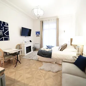 Le Palais Des Parcs - Chic - Centre - Face Au Parc Appartement